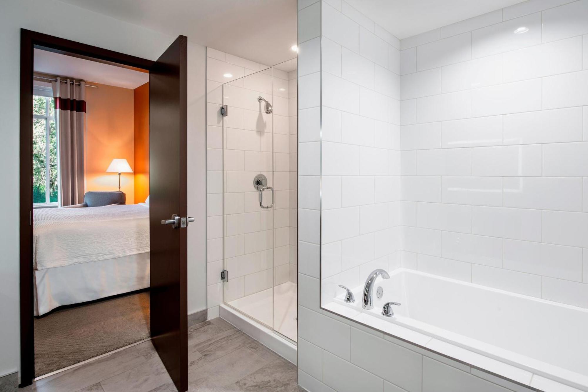 Four Points By Sheraton Grande Prairie Exteriör bild