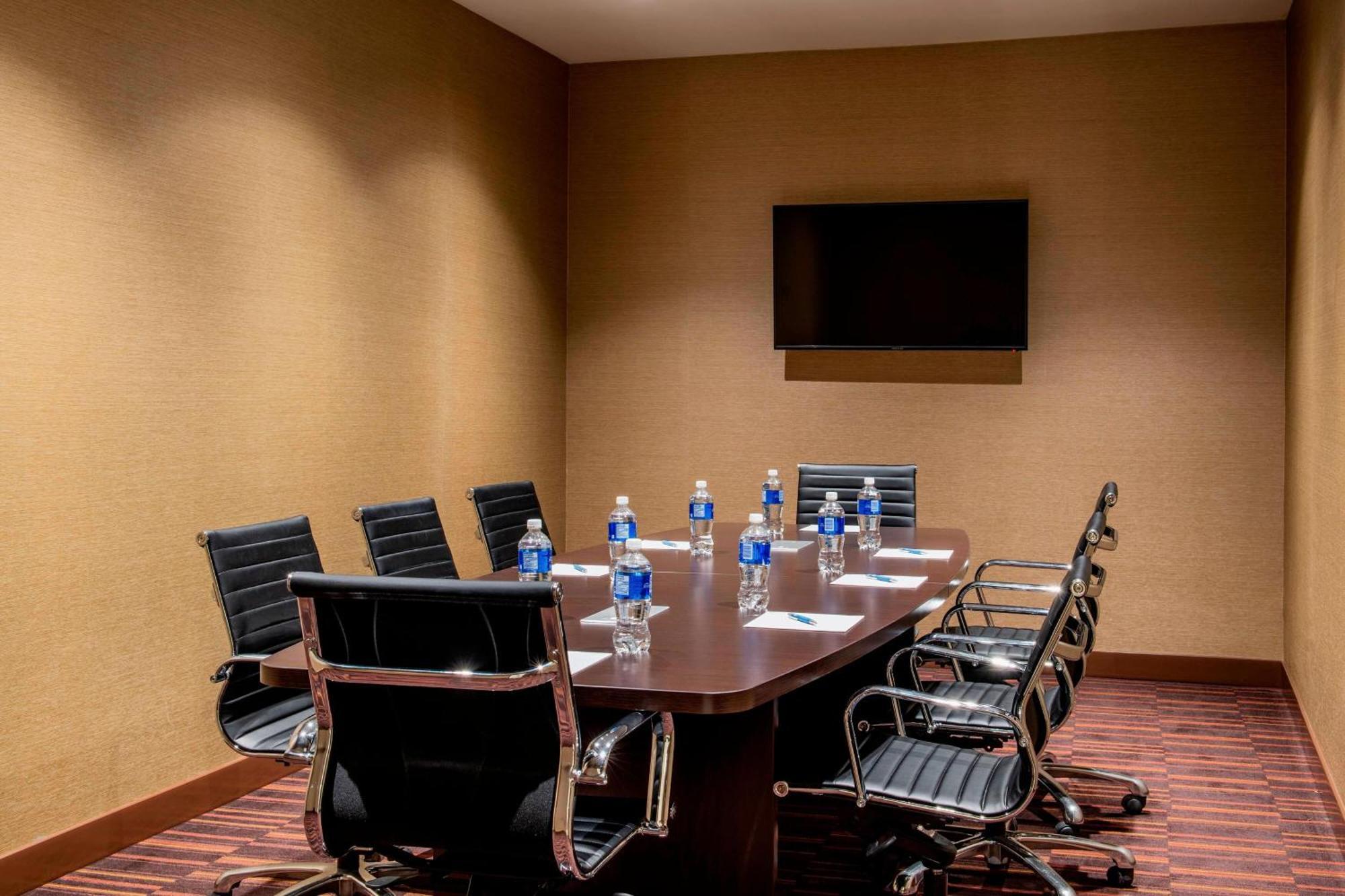 Four Points By Sheraton Grande Prairie Exteriör bild