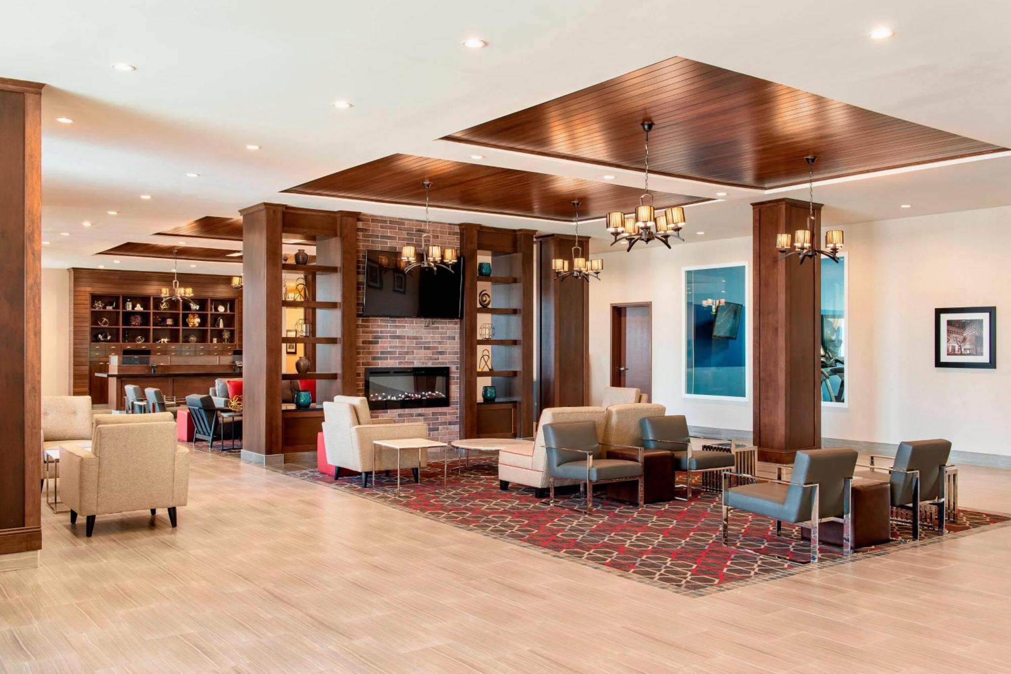 Four Points By Sheraton Grande Prairie Exteriör bild