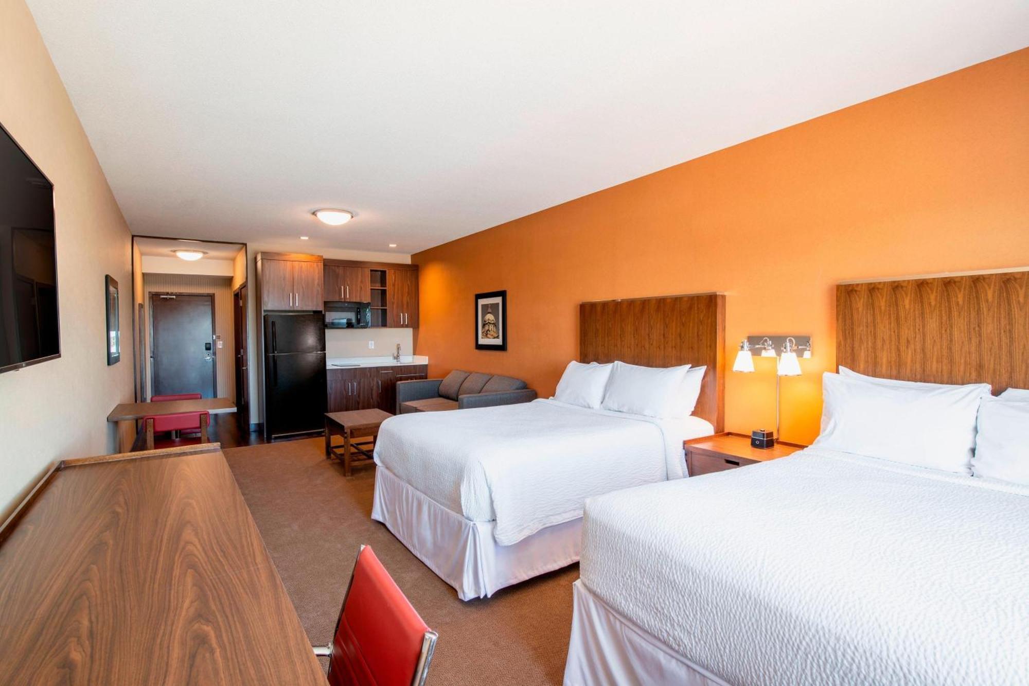 Four Points By Sheraton Grande Prairie Exteriör bild