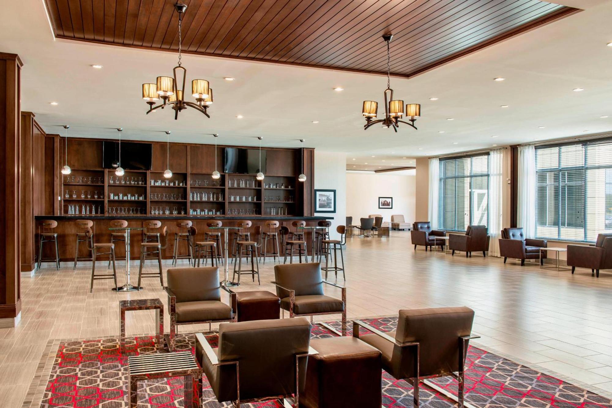 Four Points By Sheraton Grande Prairie Exteriör bild