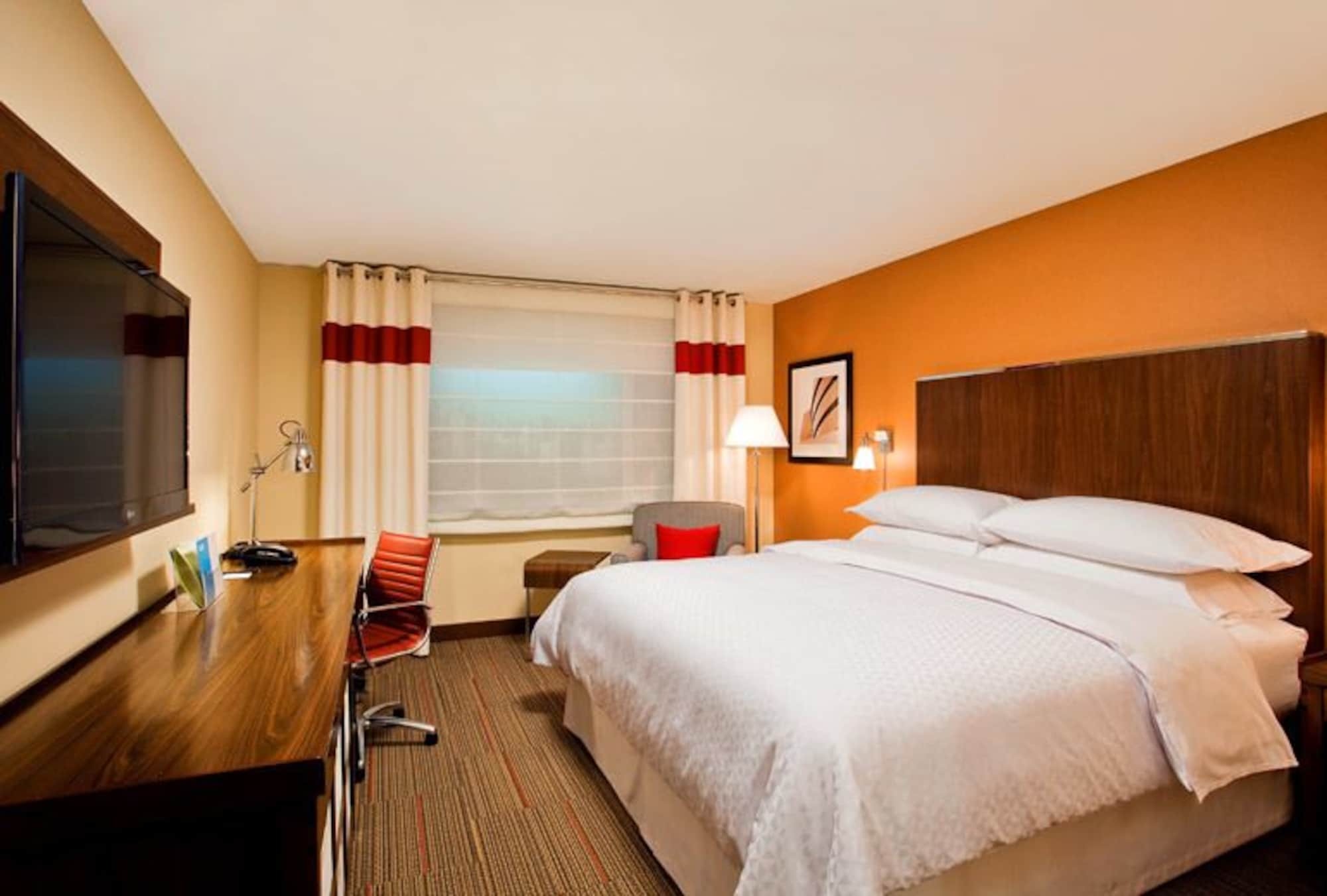 Four Points By Sheraton Grande Prairie Exteriör bild